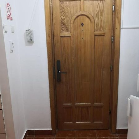Apartament Cu Doua Camere Târgu Jiu Extérieur photo