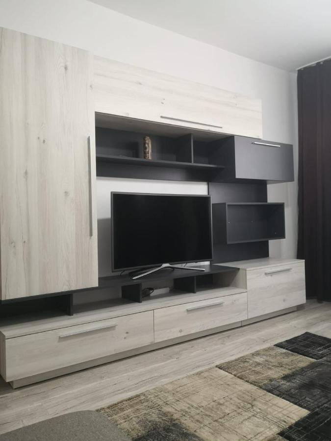 Apartament Cu Doua Camere Târgu Jiu Extérieur photo