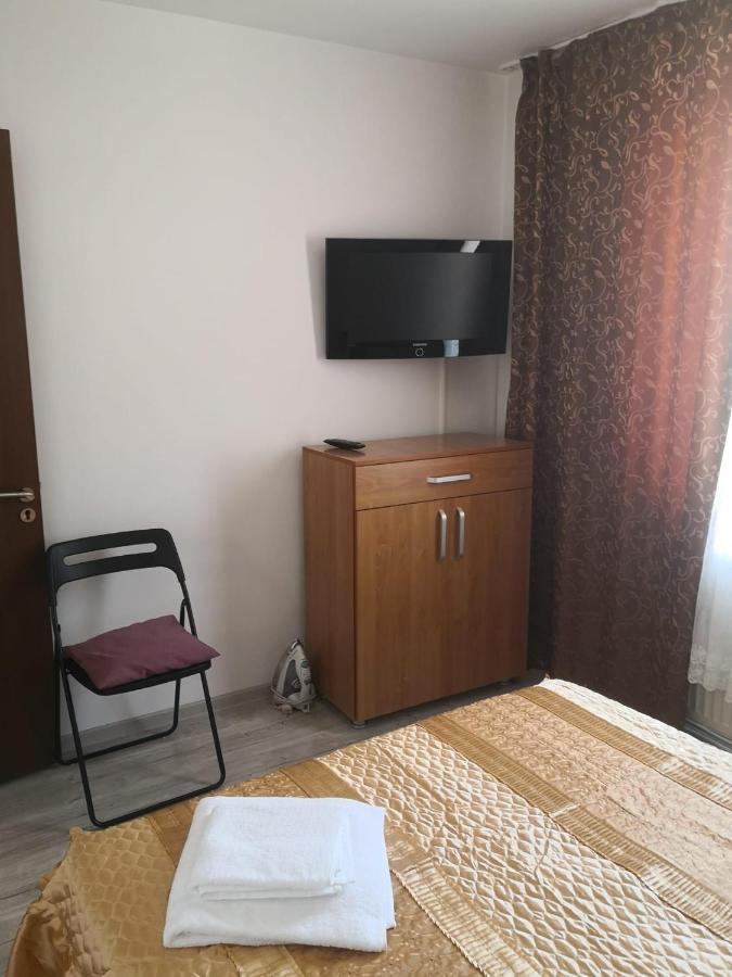 Apartament Cu Doua Camere Târgu Jiu Extérieur photo