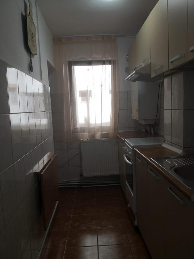 Apartament Cu Doua Camere Târgu Jiu Extérieur photo