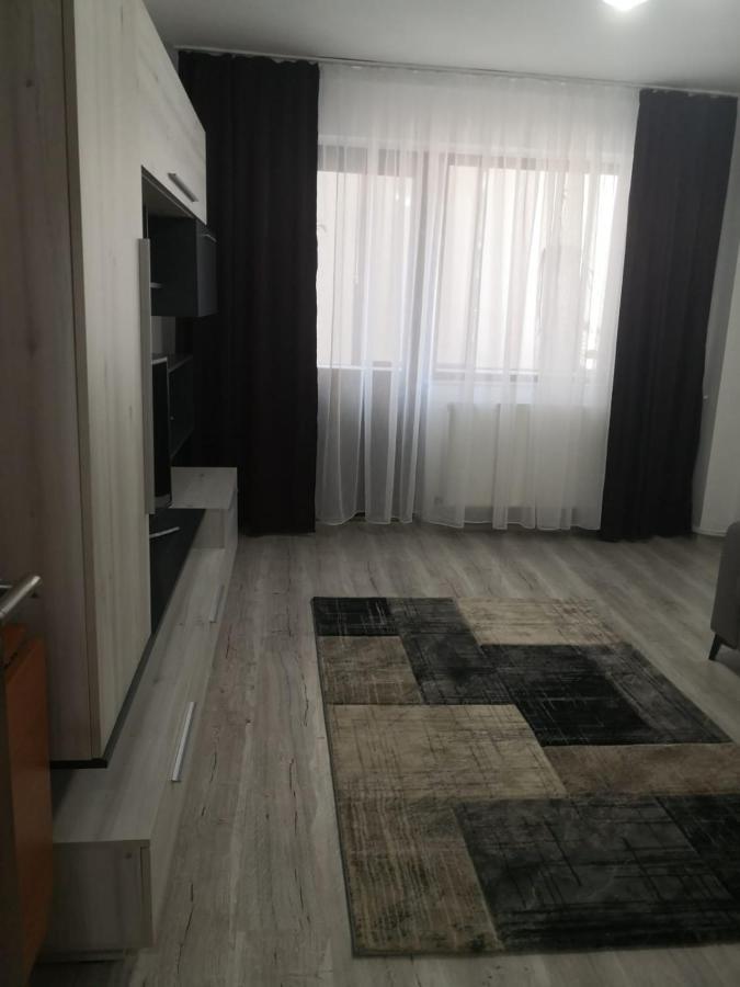 Apartament Cu Doua Camere Târgu Jiu Extérieur photo
