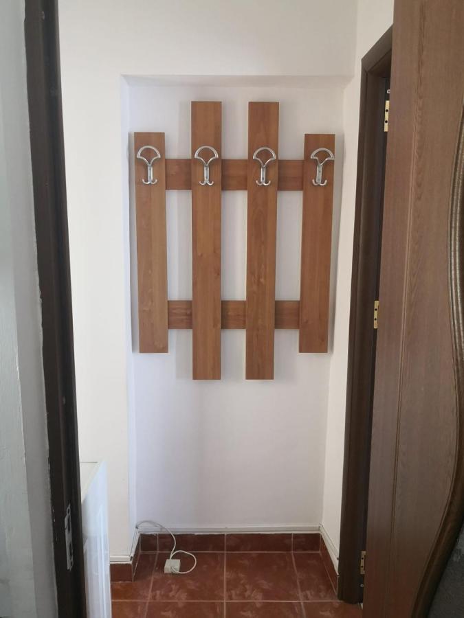 Apartament Cu Doua Camere Târgu Jiu Extérieur photo